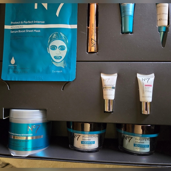 No. 7 Ultimate Skincare Set - Picture 6 of 6